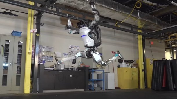 Boston Dynamics: Roboter Atlas kann Handstand und Vorwärtsrolle
