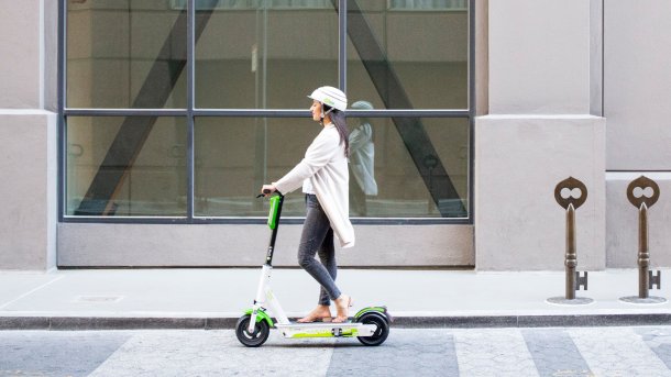 Lime gibt Bußgelder für wildparkende E-Scooter künftig an Nutzer weiter