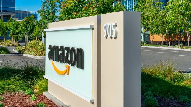 Amazon: Proteste wegen schlechter Arbeitsbedingungen und Löhne vor Bezos' Penthouse