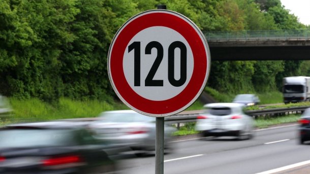 Umweltbundesamt: Diesel muss 70 Cent teurer werden, Tempo 120 auf Autobahnen
