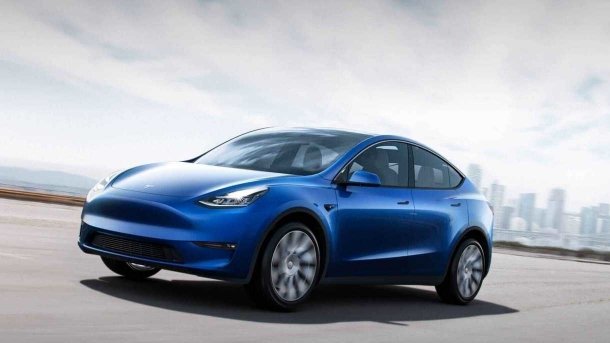 Blaues Tesla-Auto