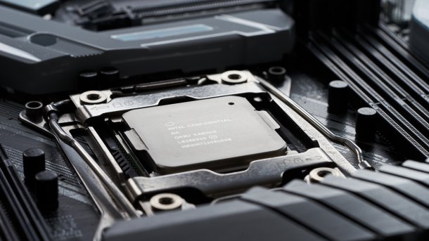 Intel Core i9-10990XE: 22-Kern-Prozessor angeblich mit 5,0 GHz Turbo