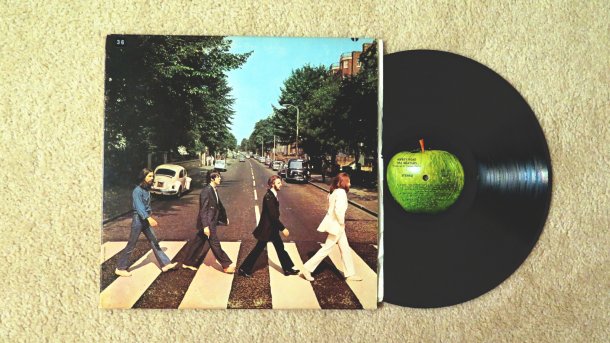 Albumcover und Platte "Abbey Road"