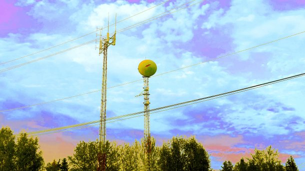 Masten mit Antennen, u.a. für Mobilfunk und Richtfunk