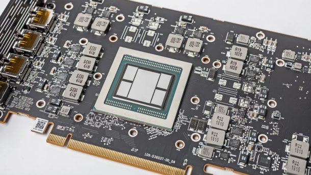 Multi-Chip-Prozessoren: TSMC kombiniert Chips auf 1700 mm² riesigem Interposer