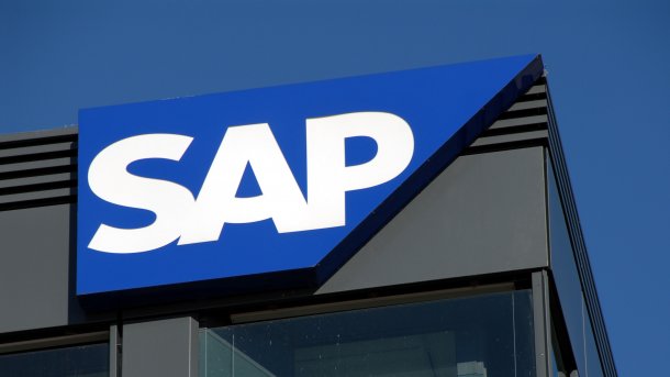 SAP korrigiert Jahresausblick und will sparen