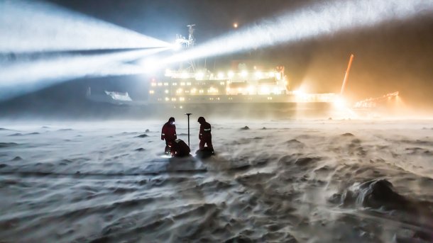 Arktis-Expedition "Mosaic": Forschungsschiff "Polarstern" unterbricht für drei Wochen seine Drift