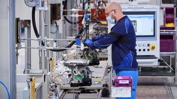 BMW eröffnet in Dingolfing Fabrik für 500.000 E-Antriebe jährlich