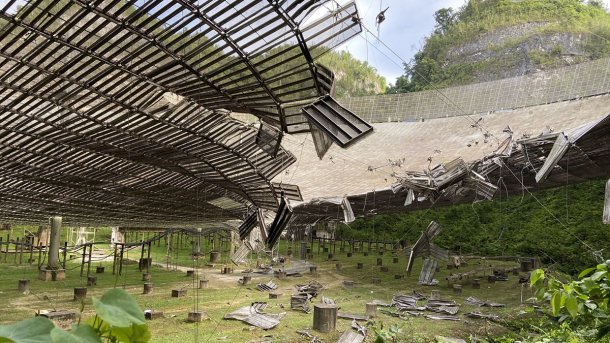 Arecibo-Observatorium durch gerissenes Kabel stark beschädigt