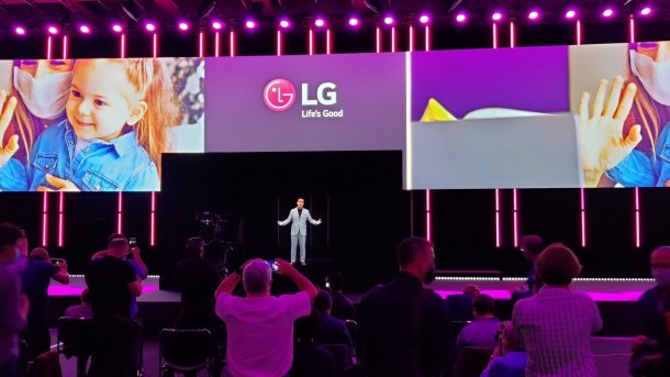 LG zeigt neue Geräte und ein Hologramm