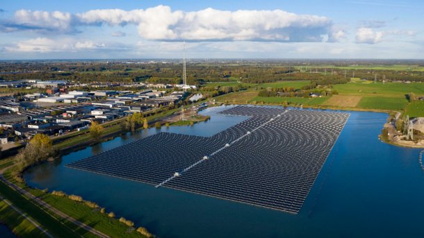 Größte schwimmende Solaranlage auf einem Baggersee nimmt Betrieb auf