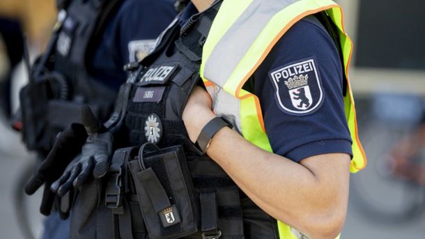 Flüchtlinge als Affen bezeichnet: Rassistische Chats in der Berliner Polizei