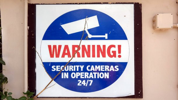 Schild "Warning! Security Cameras in Operation 24/7"