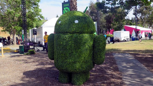 Bush in Form eines Androiden