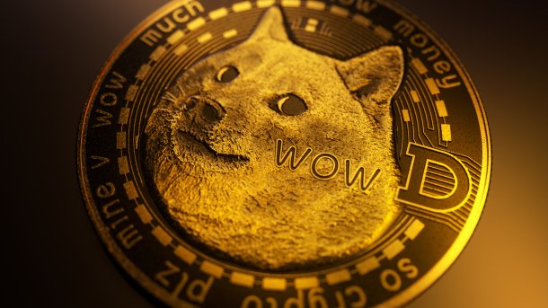 Güldene Münze mit Bild eines Hundes und dem Buchstaben D