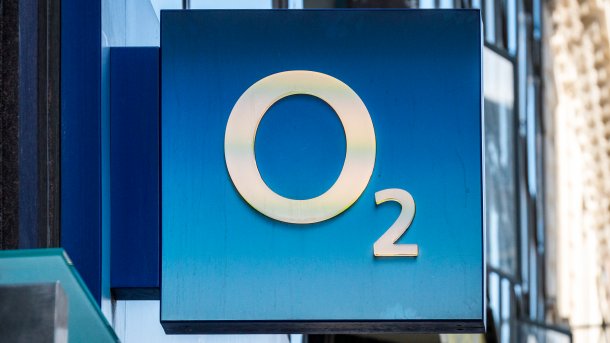 O2-Logo auf einem Schild