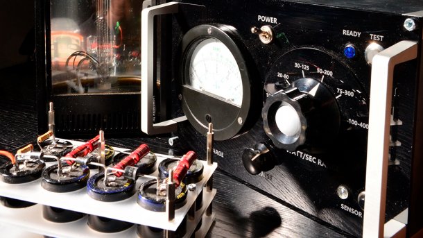 Preiswertes Disco-Stroboskop in einen Studioblitz umbauen