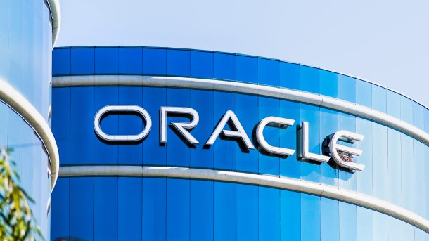 Bürogebäude mit "Oracle"-Schriftzug