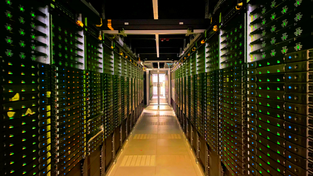 Blick in den Serverraum am Deutschen Klimarechenzentrum