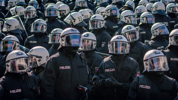 Hamburg,,Germany,July,6,2017:,Policemen,In,Full,Gear,At