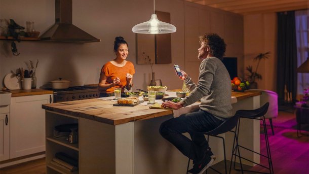 Der Traum der Smart-Home-Fans ist, von der Beleuchtung bis zur Heizung alles zu verbinden und mit einer App steuern zu können., Philips Hue