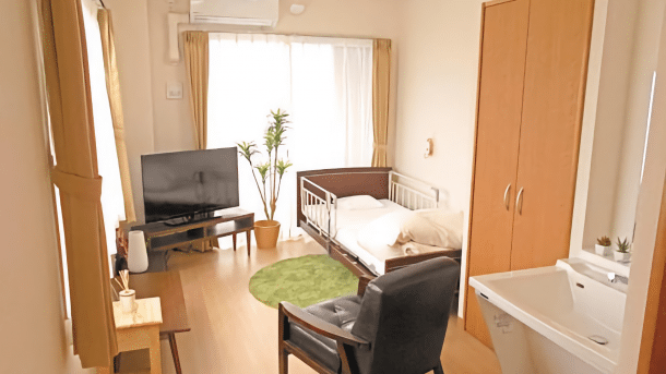 Pflegezimmer in einem Altenheim in Japan