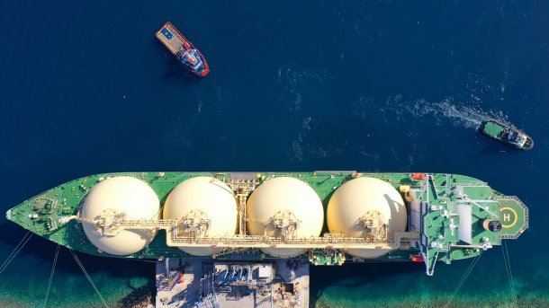 Ein LNG-Schiff von oben