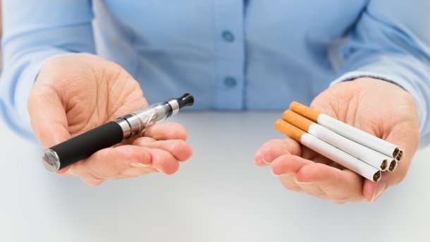 Close-up,Of,Businessperson,Holding,Electronic,Cigarette,In,Hand