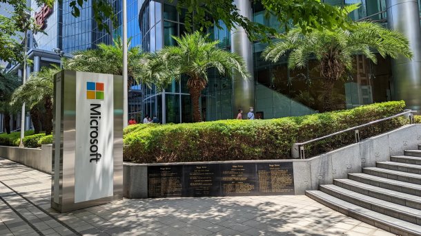 Microsoft-Schild vor Bürogebäude in Taiwan