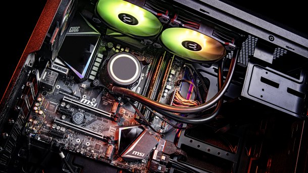 Geöffneter Desktop-PC