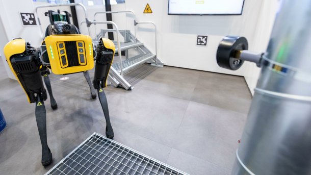 Vierbeiniger Roboter mit Kamera und Lidar