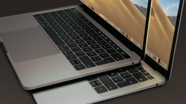 Aufgeklappte MacBooks mit Intel-Prozessor