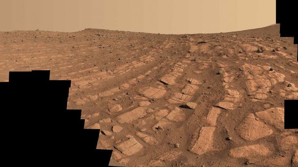 Foto von Marsoberfläche mit streifenförmigen Sedimenten