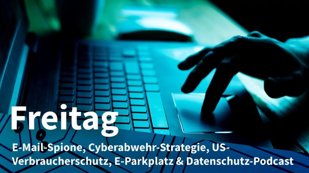 Finger bedient Touchpad von Laptop im Dunkeln; Freitag: E-Mail-Spione, Cyberabwehr-Strategie, US-Verbraucherschutz, E-Parkplatz & Datenschutz-Podcast