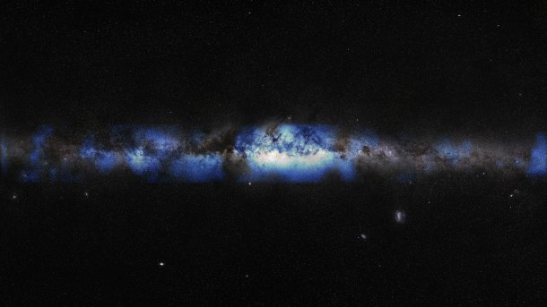 Milchstraße mit blauen Flecken