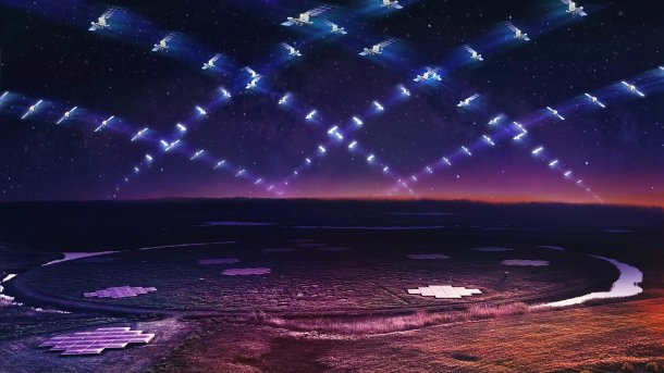 Montage aus Starlink-Satelliten über dem LOFAR-Teleskop