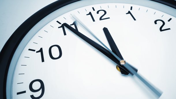 5,Min,Before,12,O`clock,On,A,Wall,Clock