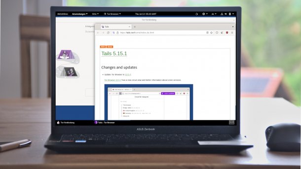 Tails-Desktop auf Notebook auf Tisch