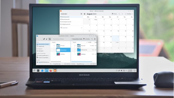 KDE Gear 23.08-Apps auf Notebook auf Tisch