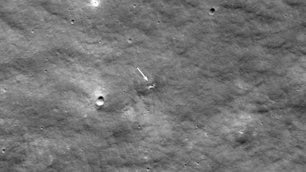 Satellitenaufnahme eines kleinen Kraters auf dem Mond
