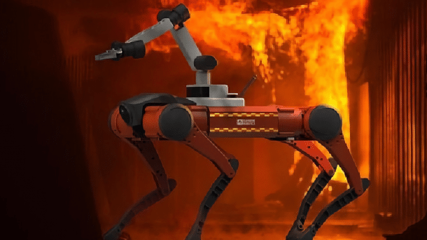 Vierbeiniger Roboterhund, dahinter lodernde Flammen