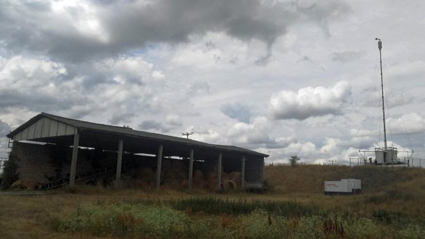 Mobile Mobilfunkstation der Deutschen Telekom in einem ehemaligen Funkloch in Brandenburg.