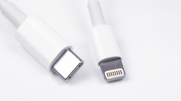 USB-C- und Lightning-Kabel.