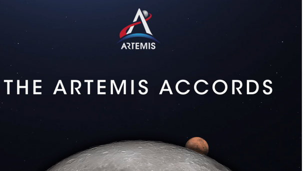 Text "Artemis Accords" vor dem Mond und Mars