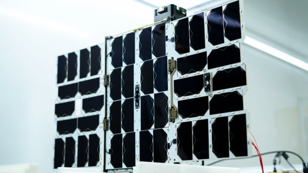 Panel mit schwarzen Feldern die wir Solarzellen wirken, aber Kamera-Sensoren sind