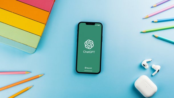 Chatgpt,Artificial,Intelligence,Chatbot,App,On,The,Smartphone,Screen.,Blue