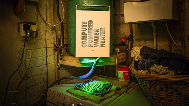 Heizen mit dem Server – wenn die grüne LED leuchtet, wird gerechnet und damit das Wasser erwärmt., Fotos: Luigi Avantaggiato
