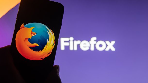Firefox-Symbol auf einem Smartphone. Hintergrund ist lila.
