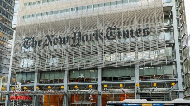 Front des New York Times Building an der Eighth Avenue in Manhattan.