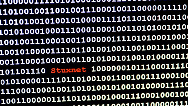 Name Stuxnet in roter Schrift einem Wortfeld
